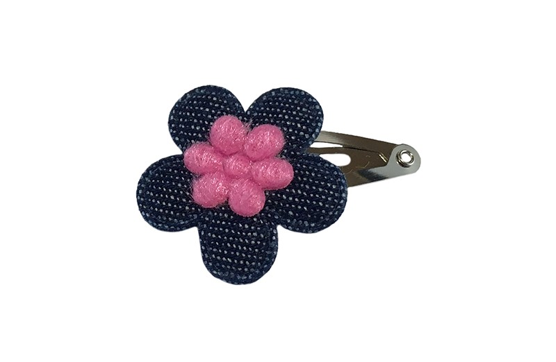 Leuk baby haarspeldje met een denim blauw bloemetje en een fel roze mini bloemetje. 