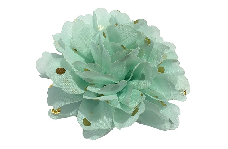 Vrolijke zacht (mint) groen haarbloem van chiffon met gouden stipjes. 
Op een handig knipje met kleine tandjes van ongeveer 5 centimeter. Half bekleed met lint.

