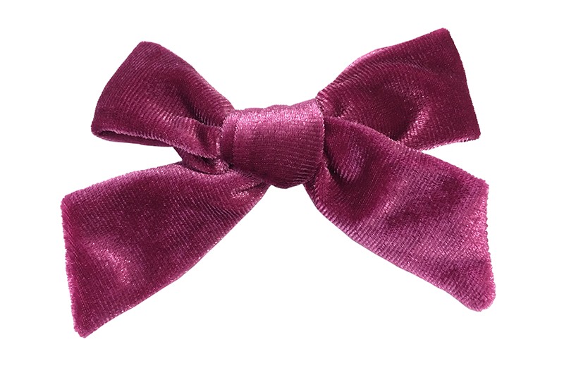 Vrolijk donkerroze fluweel stoffen haarstrikje. 
Schattig in de haartjes van peuter en kleuter meisjes. 
Op een plat haarknipje van 4 centimeter. 
Ook leuk om cadeau te geven.