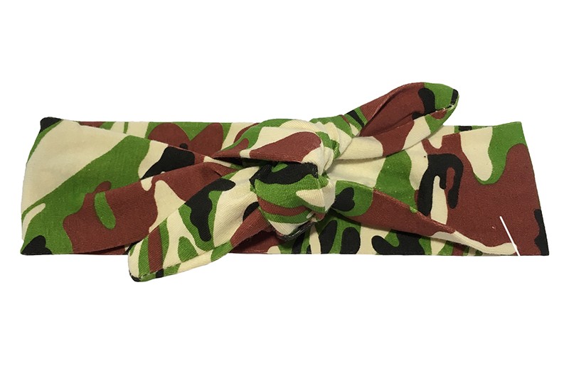 Stoer camouflage kleuren haarbandje.
Het haarbandje is van zachte rekbare stof geschikt voor baby peuter kleuter meisjes.  
Het haarbandje is makkelijk zelf te knopen, zo kun je lang plezier hebben van dit leuke haarbandje. 
De breedte van het haarbandje is ongeveer 4,5 centimeter.