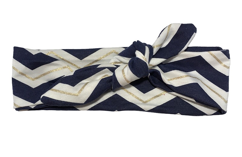 Vrolijk blauw, wit en goud baby peuter kleuter haarbandje. Met leuke zigzag strepen. 
Van zachte rekbare stof. Dit haarbandje is makkelijk zelf te knopen, daardoor kun je lang plezier hebben van dit leuke haarbandje. 
Het haarbandje is ongeveer 5 centimeter breed. 