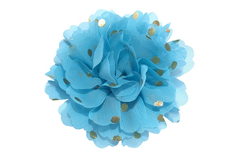 Vrolijke grote blauwe haarbloem van chiffon met gouden stipjes. 
Op een handig knipje met kleine tandjes van ongeveer 5 centimeter. Half bekleed met licht blauw lint.