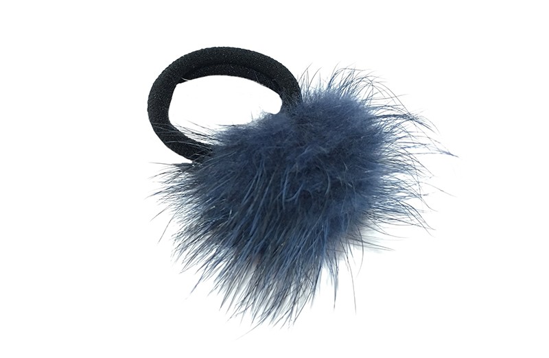 Schattig zwart haarelastiekje met een fluffie donker blauw bolletje. 