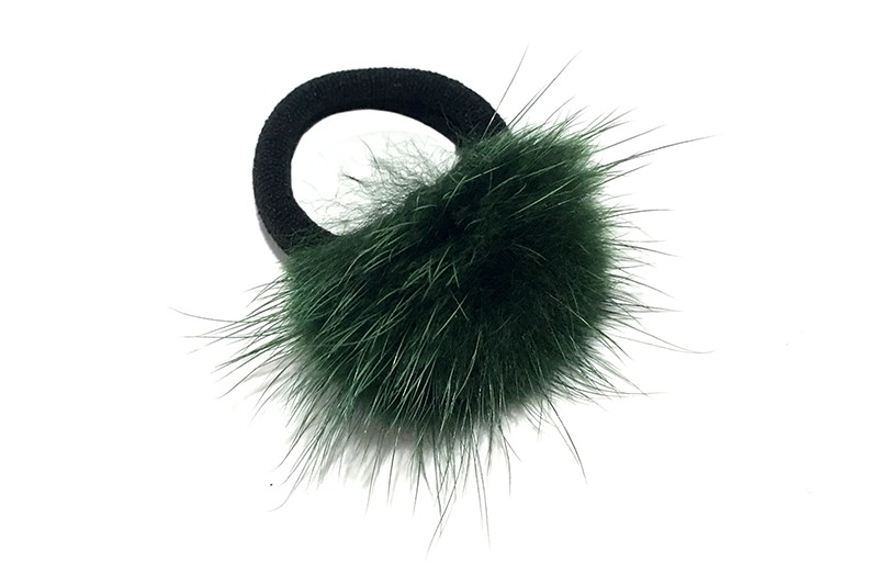 Schattig zwart haarelastiekje met een fluffie groen  bolletje. 
