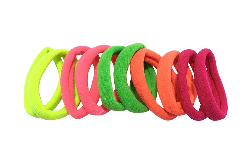 Handig setje van 10 verschillende middelgrote haarelastiekjes.
2 van iedere kleur: geel, koraalroze, groen, fel oranje, roze.