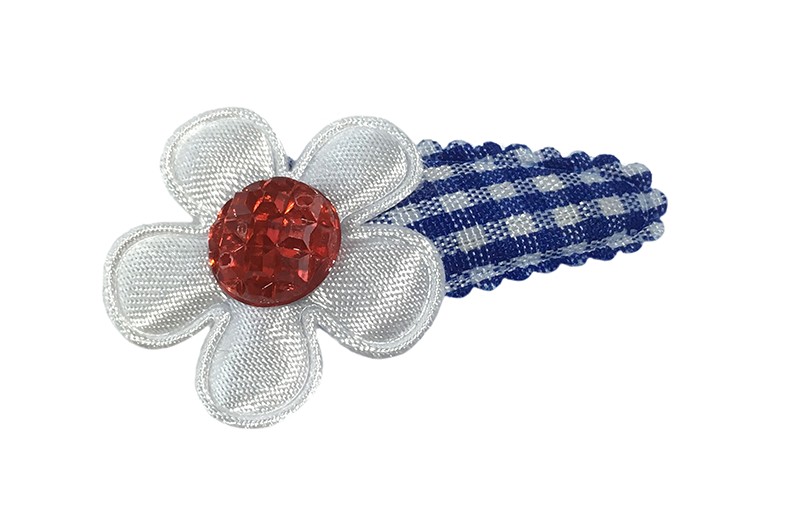 Vrolijk blauw wit geruit baby peuter haarspeldje. 
Met een wit bloemetje en een rood pareltje. 