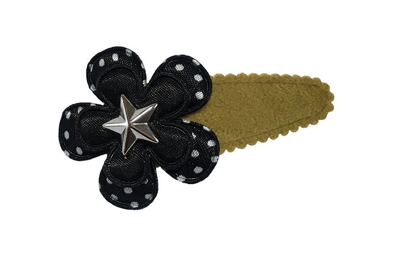 Leuk kaki (lichtbruin) peuter kleuter haarspeldje. 
Met een zwart bloemetje met witte stippeltjes en een effen zwart bloemetje. 
Afgewerkt met een mooi zilver sterretje,