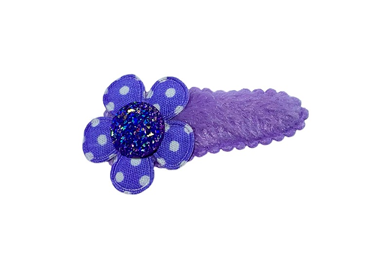 Vrolijk lila paars peuter meisjes haarspeldje. 
Met een paars bloemetje met witte stippeltjes en een paars glinster steentje. 