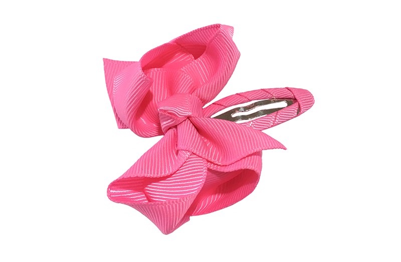 Vrolijk  peuter kleuter haarspeldje bekleed met fel roze lint. 
Met een fel roze strikje van geribbeld lint. In een mooie dubbel geknoopte look. 