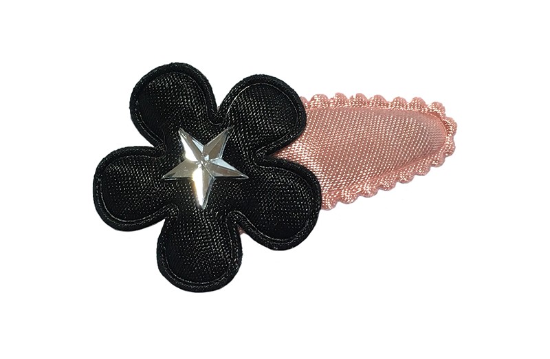 Vrolijk effen oud roze baby peuter haarspeldje. 
Met een effen zwart bloemetje en een zilver glinster sterretje. 
