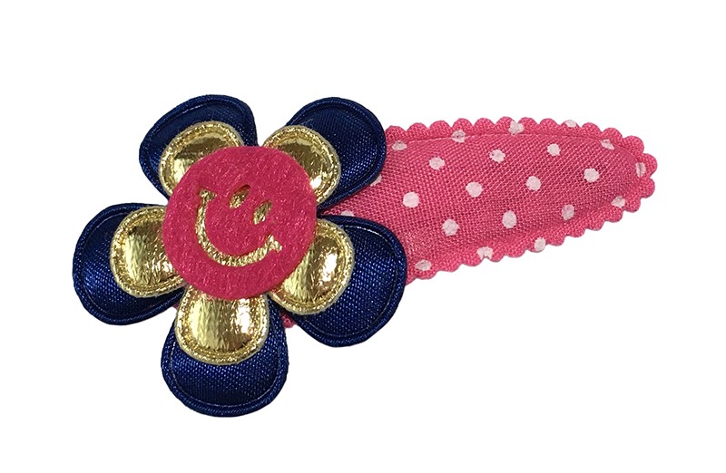 Vrolijk roze peuter kleuter meisjes haarspeldje met witte stippeltjes. 
Met een donkerblauw bloemetje, een glanzend goud bloemetje en een fuchsia roze smiley. 