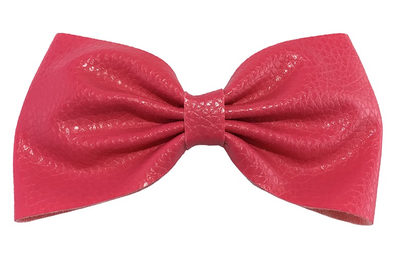 Leuke fuchsia roze leren haarstrik. In extra groot model. Op een handige haarknip met tandjes van 5.5 