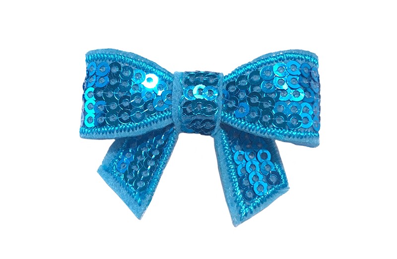 Vrolijk fel blauw haarstrikje met pailletjes. 
De glanzende pailletjes geven dit strikje een vrolijke, feestelijke uitstraling! Op een handig alligator knipje van 4 centimeter. 
Enkel of per 2 stuks, je kunt met deze strikjes heel veel leuke, vrolijke kapseltjes maken. 