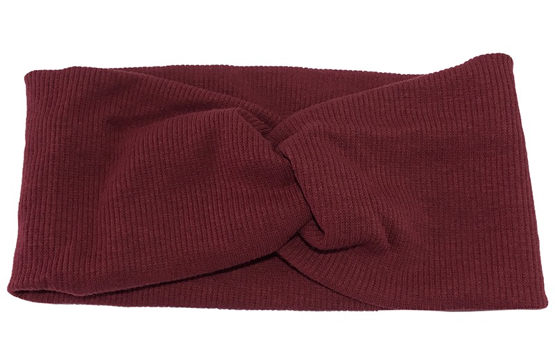 Leuke bordeaux rode stoffen tiener en dames hoofdband. 
Van zachte rekbare stof, met streepjespatroontje in de stof. Geknoopt in een hip twistmodelletje. 
Het hoofdbandje heeft een leuk wat breder model.