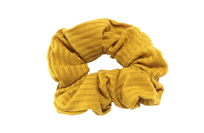 Hippe mosterd gele scrunchie in riblook.
Geschikt voor grote en kleine meiden, tieners.
