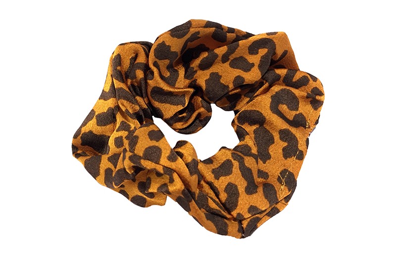 Leuke oranje bruin stoffen scrunchie met dierenprint.
Heel makkelijk een leuk kapsel met deze populaire elastieken.
Geschikt voor klein tot groot. Van kleuter meiden, tiener meiden tot volwassenen.

 
