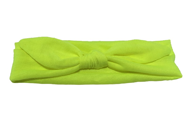 Leuk effen, (neon) geel, baby peuter haarbandje van zachte rekbare stof. In een leuk modelletje geknoopt. 
Het haarbandje is ongeveer 5 centimeter breed. 
